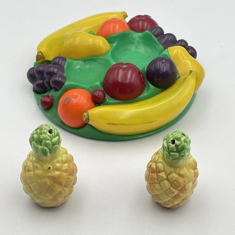 Vintage 1958 Fruit Tray w Pineapple Salt Pepper Shakers‎ Ceramic Plastic